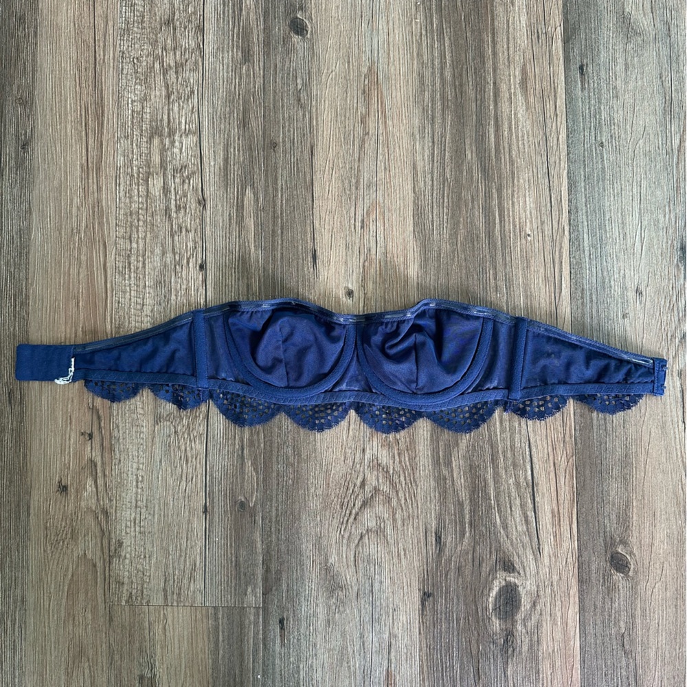 Victoria's Secret Navy Lace Scalloped Swim Balconette Bikini Strapless Top XS